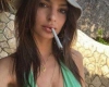 Celeb-smoking-weed-emily Ratajkowski